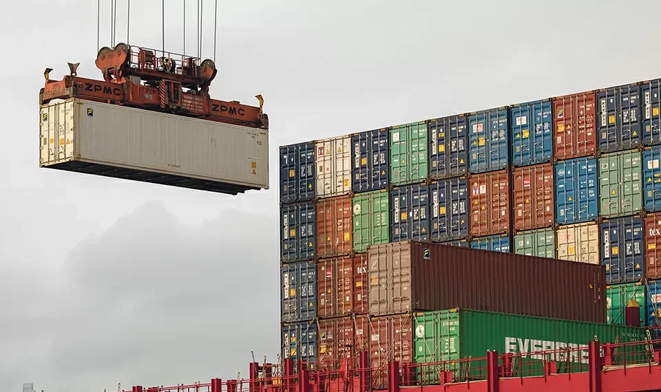 Exportações lusófonas para a China caem mais de um quarto até abril