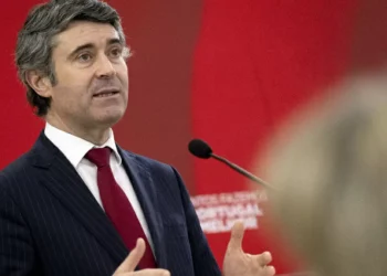 José Luís Carneiro quer salário médio ao nível do europeu e casa para todos até 2035
