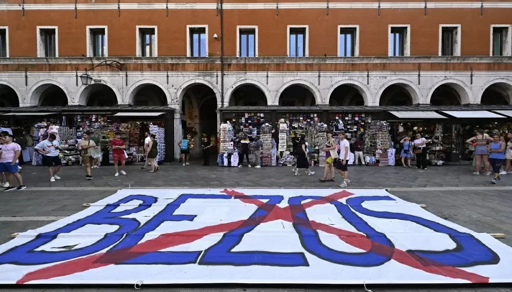 Protestos marcam expectativa para casamento de Jeff Bezos em Veneza