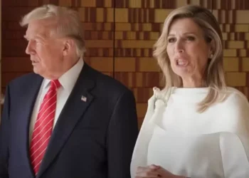 Rainha da Holanda ‘imita’ Trump durante encontro antes de reunião da Otan e gera polêmica