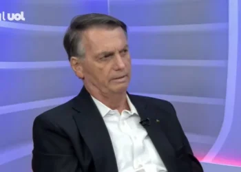 Bolsonaro diz que deu R$ 2 milhões para custear filho que está nos EUA
