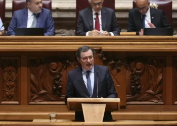 Castro Almeida assume compromisso de crescer “acima da média europeia” apesar das dificuldades