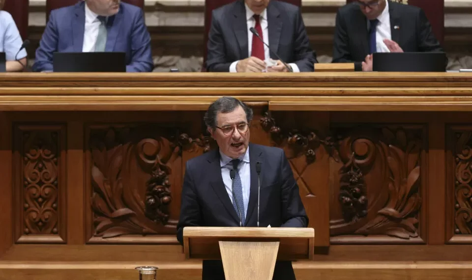Castro Almeida assume compromisso de crescer “acima da média europeia” apesar das dificuldades