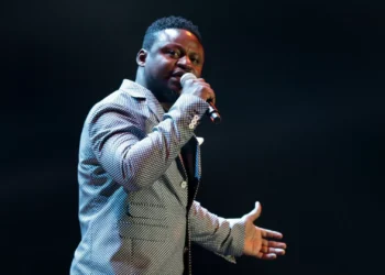 Edição especial do Caixa Fado celebra 50 anos de independência de Angola