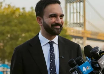 Candidato à prefeitura de Nova York, Zohran Mamdani, critica bilionários