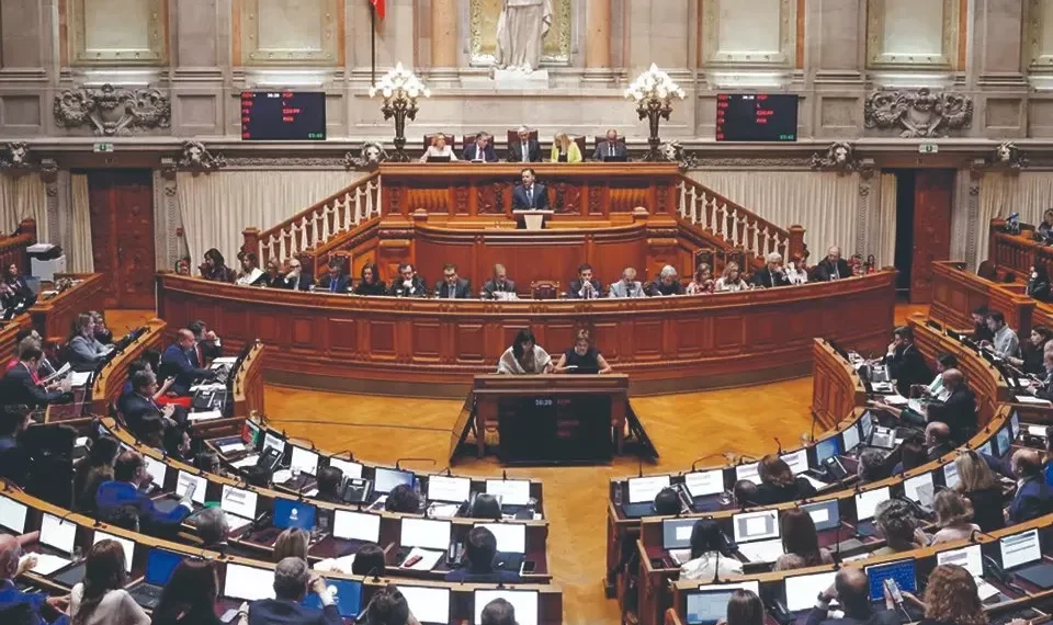 Parlamento aprova urgência na apreciação da proposta do Governo sobre IRS