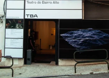 Espetáculo ‘Cuecas em 8’ mostra adaptação de mulher num país estrangeiro