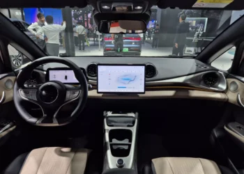 Carros elétricos te deixam mais enjoado? Isso tem explicação técnica