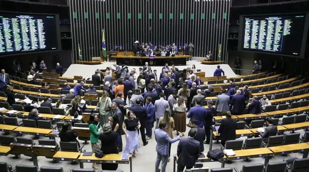 5 deputados da Paraíba votam a favor da criação de 200 cargos no STF; 2 votaram contra