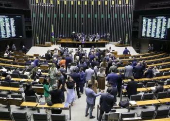 5 deputados da Paraíba votam a favor da criação de 200 cargos no STF; 2 votaram contra