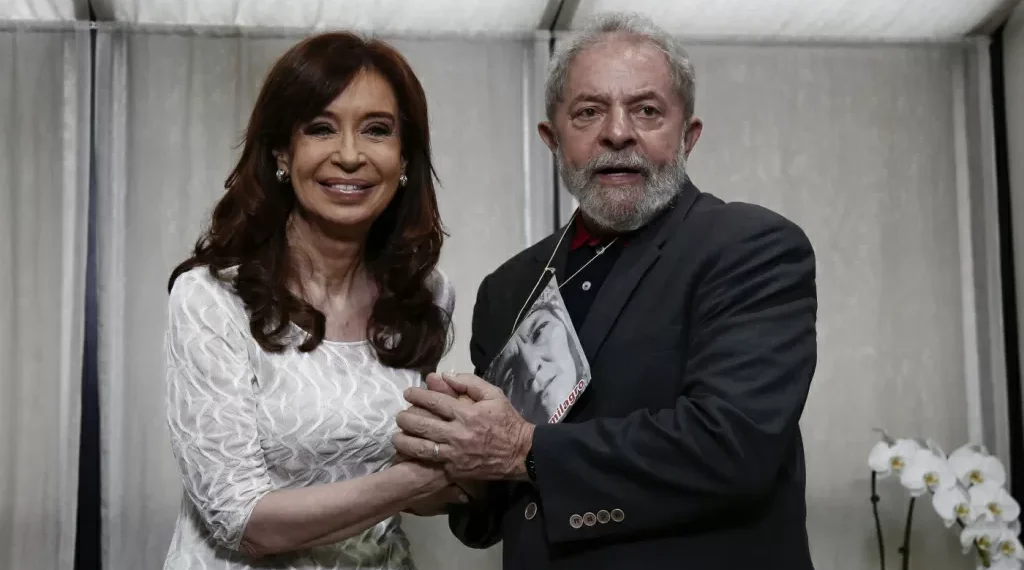 Cristina Kirchner pede permissão para que Lula a visite em prisão domiciliar
