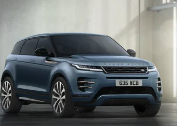 Range Rover Evoque 2026 tem versão ainda mais luxuosa montada no Brasil