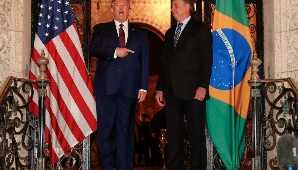 Trump volta a defender Bolsonaro, mas nega que sejam amigos