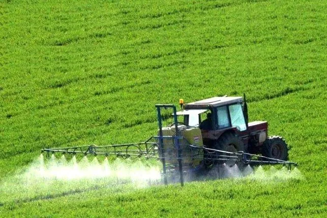 Desempenho misto no mercado agrícola: queda nos tratores e crescimento em reboques e quadriciclos