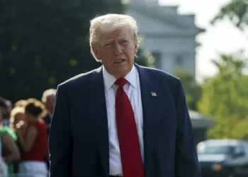 Trump chega à Escócia para visita particular e reuniões com Von der Leyen e Starmer