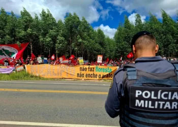 Câmara aprova urgência para projeto que permite ação da polícia sem ordem judicial em ocupações