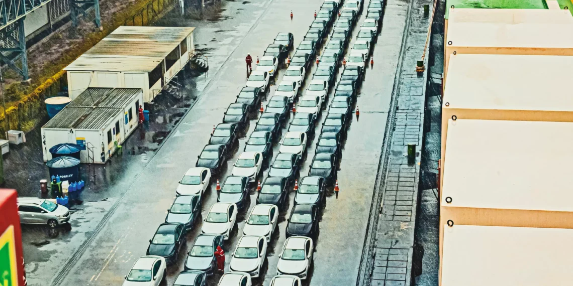 Produção e venda de carros cresce em 2025 enquanto chinesas têm estoque recorde