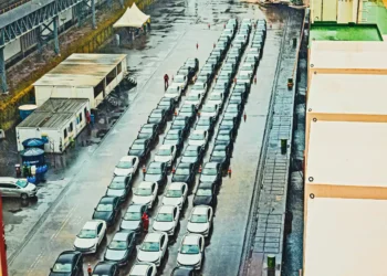 Produção e venda de carros cresce em 2025 enquanto chinesas têm estoque recorde