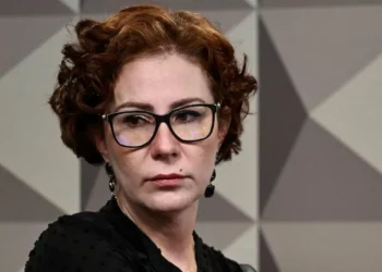 Carla Zambelli é transferida para presídio feminino na Itália