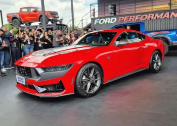 Ford confirma Mustang Dark Horse no Brasil só com câmbio automático
