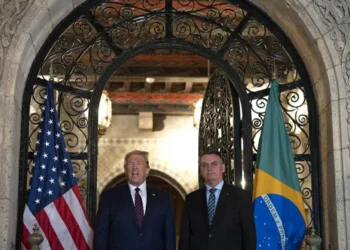 Trump publica carta a Bolsonaro e insiste que o Brasil ‘pare de atacar’ ex-presidente
