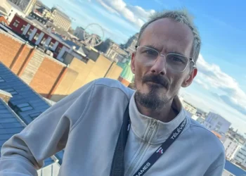 Debate sobre redes sociais reacende na França após streamer ser torturado e morto durante live