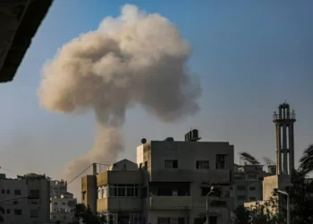 Israel declara Cidade de Gaza ‘zona de combate’; Exército recupera corpo de dois reféns