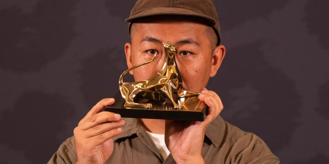 Leopardo de ouro para ‘Duas Estações, dois estranhos’ de Sho Miyake