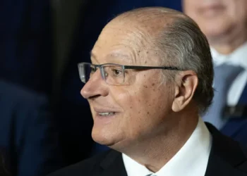 Brasil e México assinam acordos em vacinas com RNA mensageiro e regulação sanitária