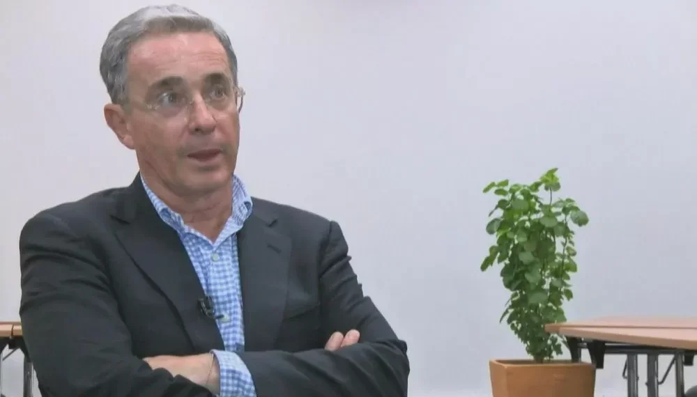 Em processo criticado pelos EUA, ex-presidente da Colômbia é condenado a 12 anos de prisão