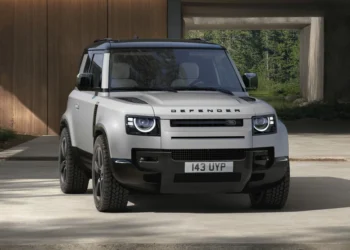 Defender 2026 muda mais por dentro do que por fora e parte de R$ 799.490