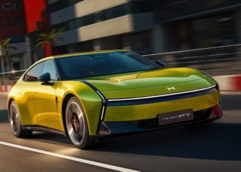 Novo Xpeng P7 pode atirar “bombas de emoji” nos maus motoristas