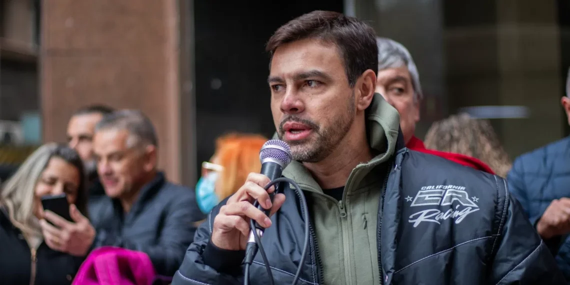 ‘Santander usa terceirização para cortar direitos’, denuncia sindicato de Porto Alegre