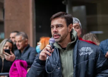 ‘Santander usa terceirização para cortar direitos’, denuncia sindicato de Porto Alegre