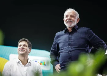 No Recife, prefeito João Campos se declara ‘soldado’ de Lula durante visita presidencial