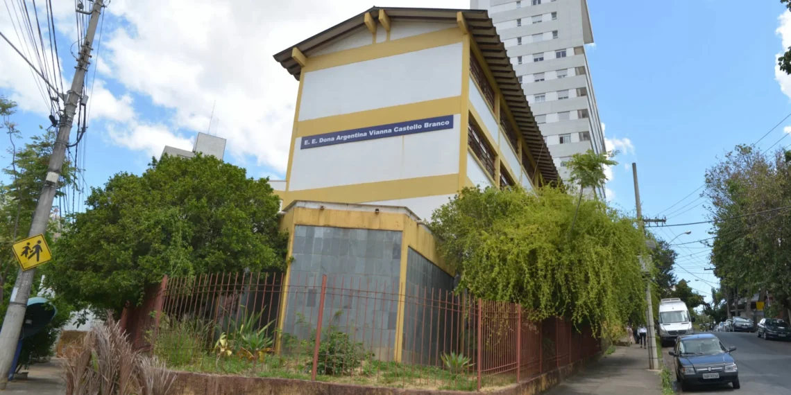 Governo Zema ameaça fechar escolas especiais em MG e deixa famílias de PCDs em alerta