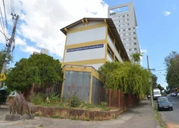 Governo Zema ameaça fechar escolas especiais em MG e deixa famílias de PCDs em alerta