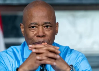 Prefeito de Nova York abandona campanha a pouco mais de um mês da eleição