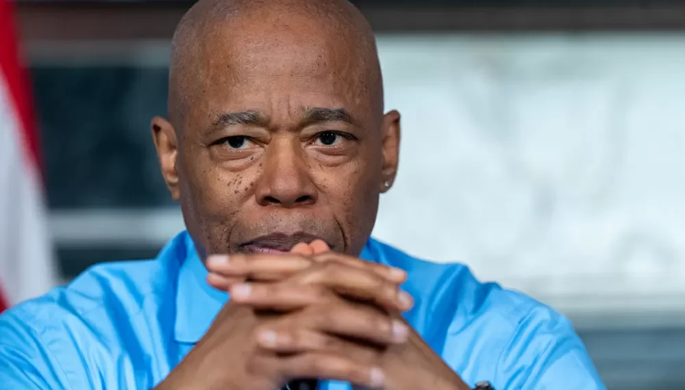 Prefeito de Nova York abandona campanha a pouco mais de um mês da eleição