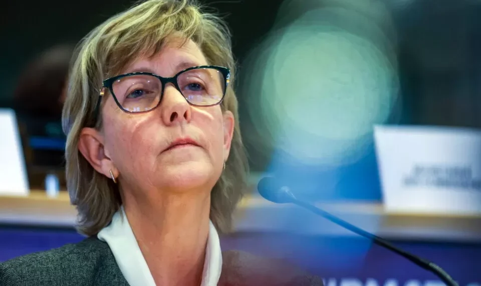 Maria Luís Albuquerque apresenta medidas para estimular investimento das famílias