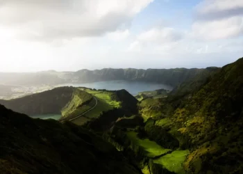 Orçamento dos Açores para 2026 cria cheque saúde e confirma redução do endividamento