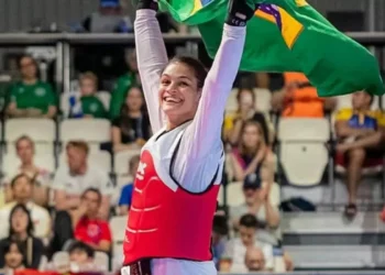 Maria Clara Pacheco é campeã mundial de taekwondo na China