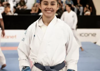 Atleta-estudante da UFPR compete nos JUBs por bicampeonato no karatê