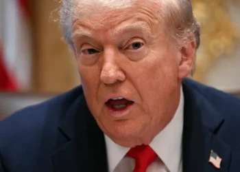 Trump diz que haverá ‘desarmamento’ na próxima fase do acordo sobre Gaza e tenta participar de assinatura no Egito