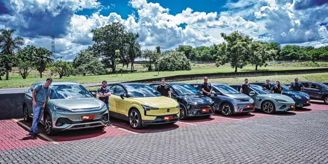 QUATRO RODAS conquista dois prêmios SAE de jornalismo 2025