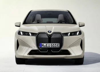 Chineses adoram as grades enormes da BMW, que não vai se render às críticas