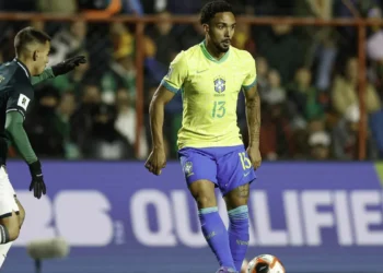 Lateral Vitinho é convocado para defender a seleção brasileira