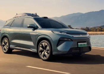 BYD lançará marca no Salão do Automóvel e confirma estreia de SUV híbrido maior que Song Plus