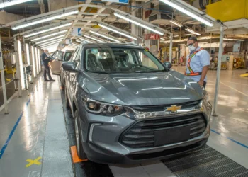 Produção de carros no Brasil pode parar por nova crise de chips