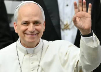 Casa Branca rejeita críticas do papa Leão XIV à sua política migratória